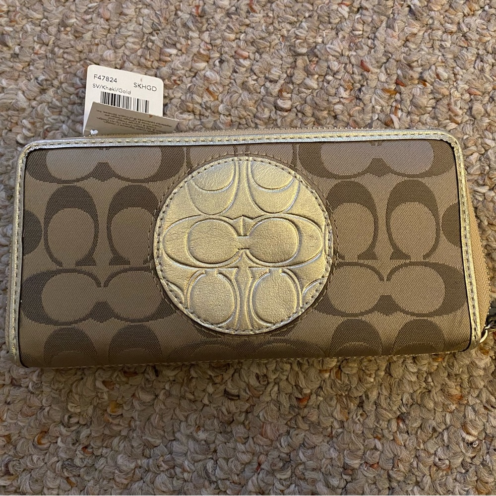 BNWT Coach wallet